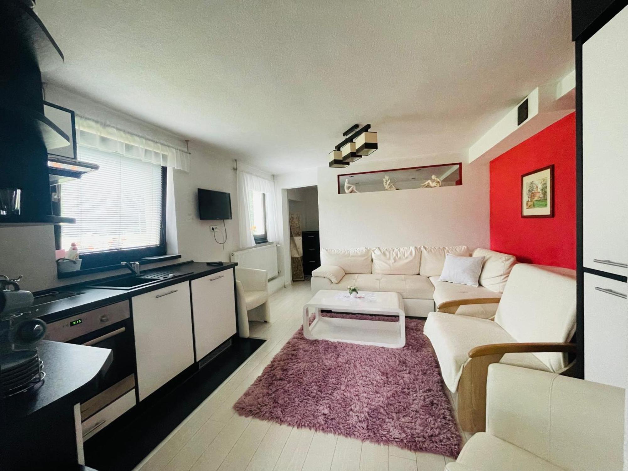Apartmany Pod Troma Korunami Cerveny Klástor Exterior foto