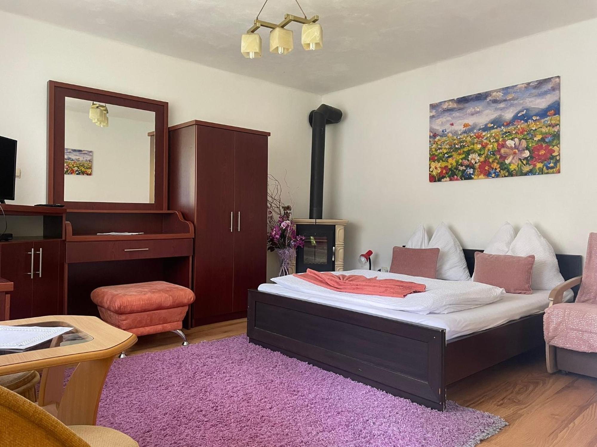 Apartmany Pod Troma Korunami Cerveny Klástor Exterior foto