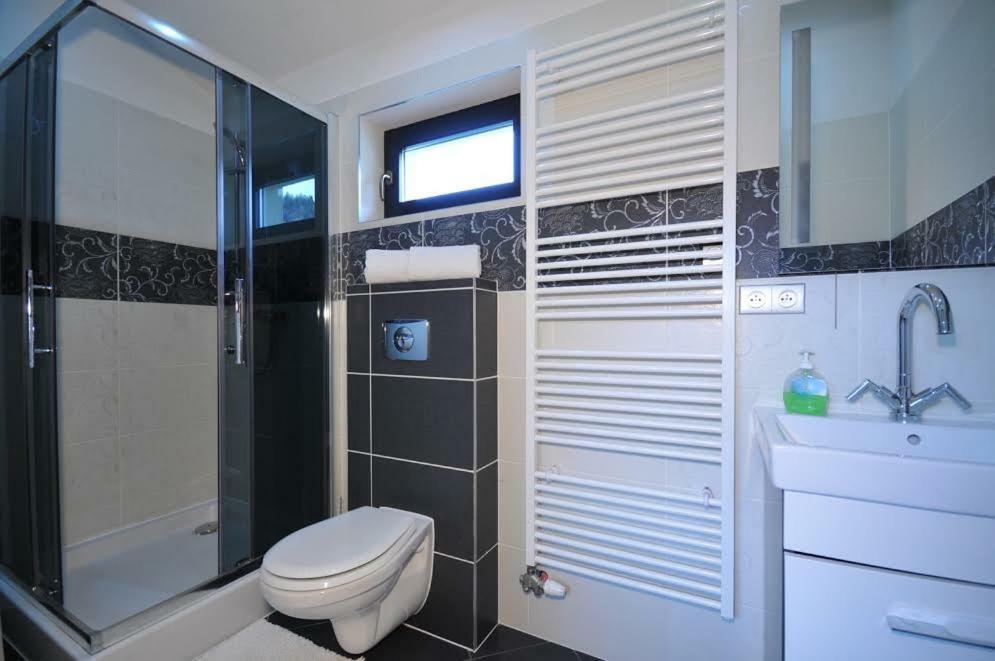 Apartmany Pod Troma Korunami Cerveny Klástor Exterior foto